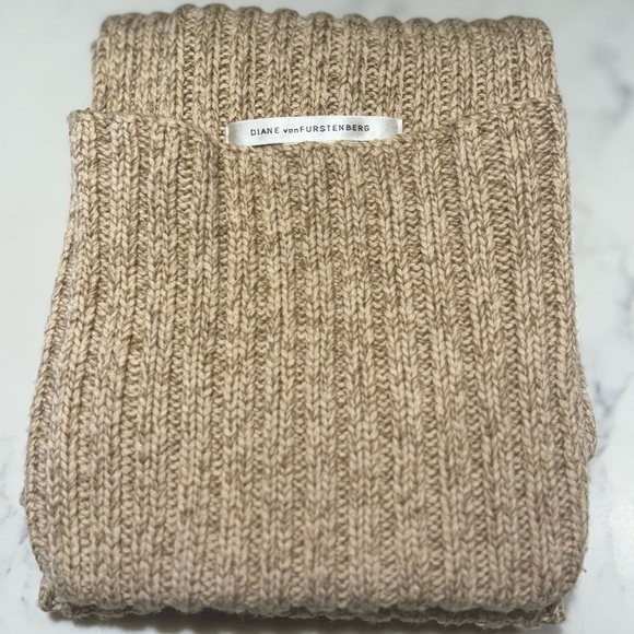 DVF Vintage Diane von FURSTENBRERG 100% Wool Chunky Knit Scarf - Picture 4 of 5